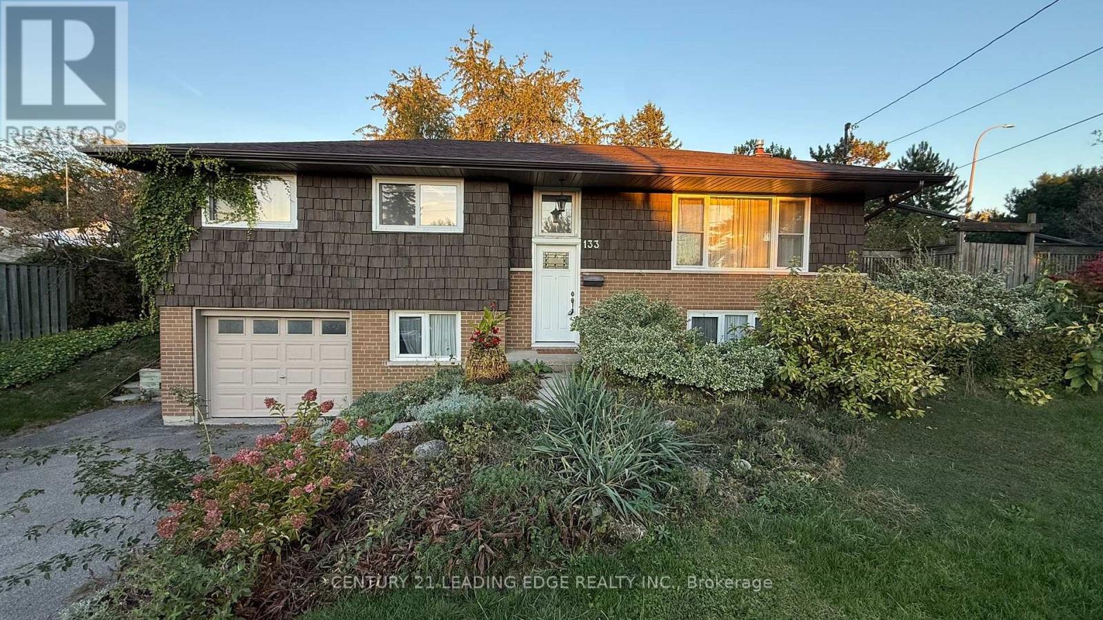 133 Elizabeth Crescent, Whitby, Ontario  L1N 3S1 - Photo 2 - E12453124