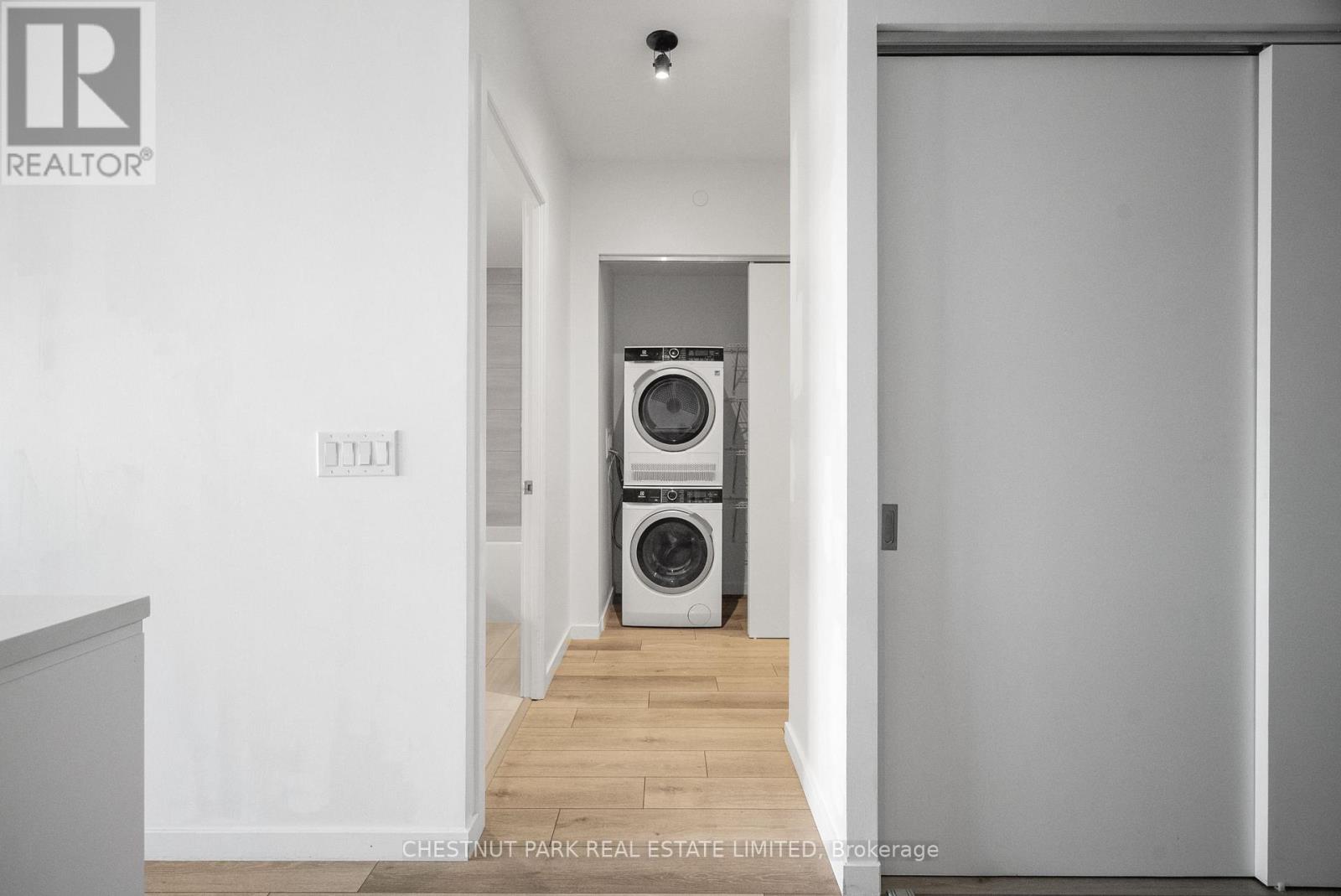 406 - 7 Smith Crescent, Toronto, Ontario  M8Z 0G3 - Photo 10 - W12451627