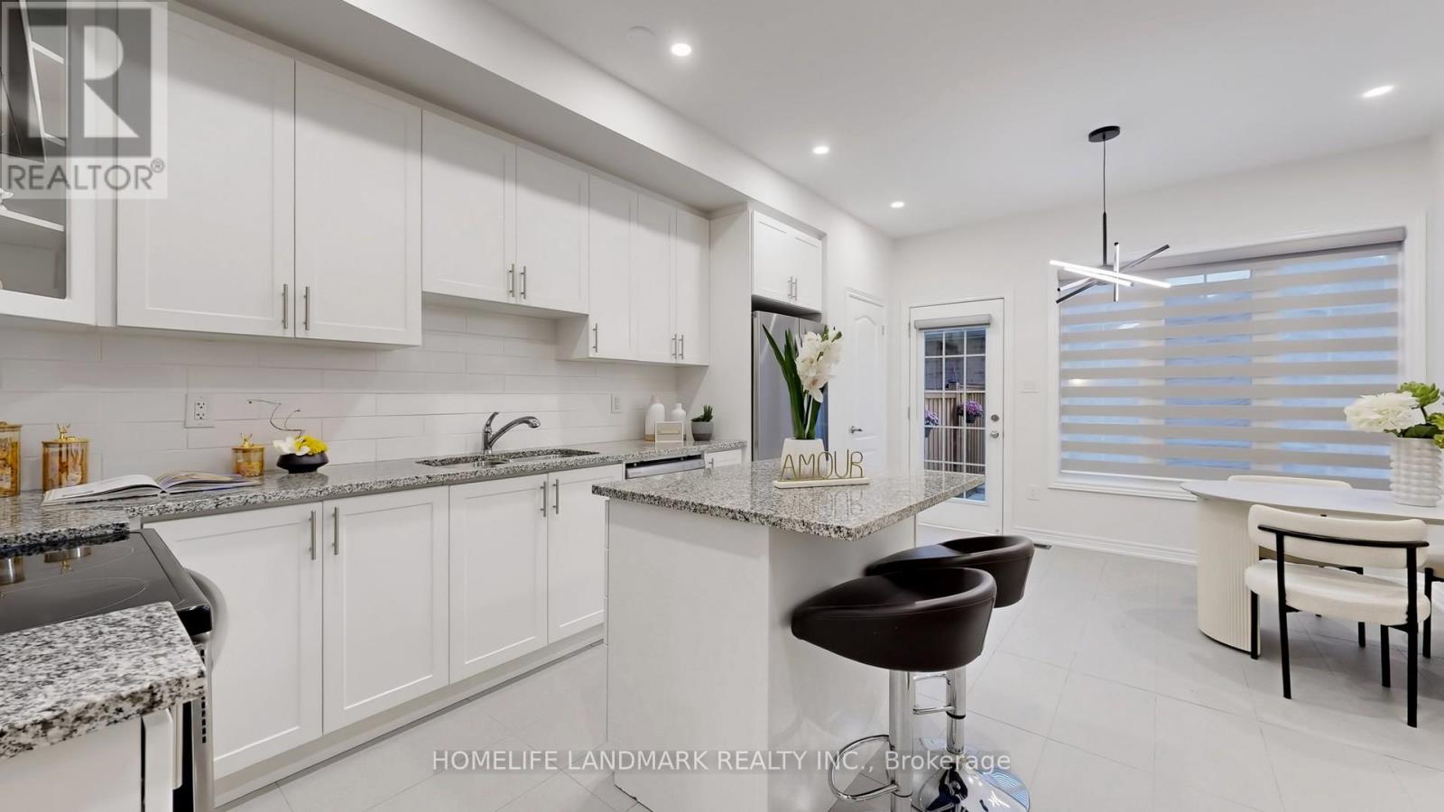 575 White's Hill Avenue, Markham, Ontario  L6B 1N9 - Photo 10 - N12455852