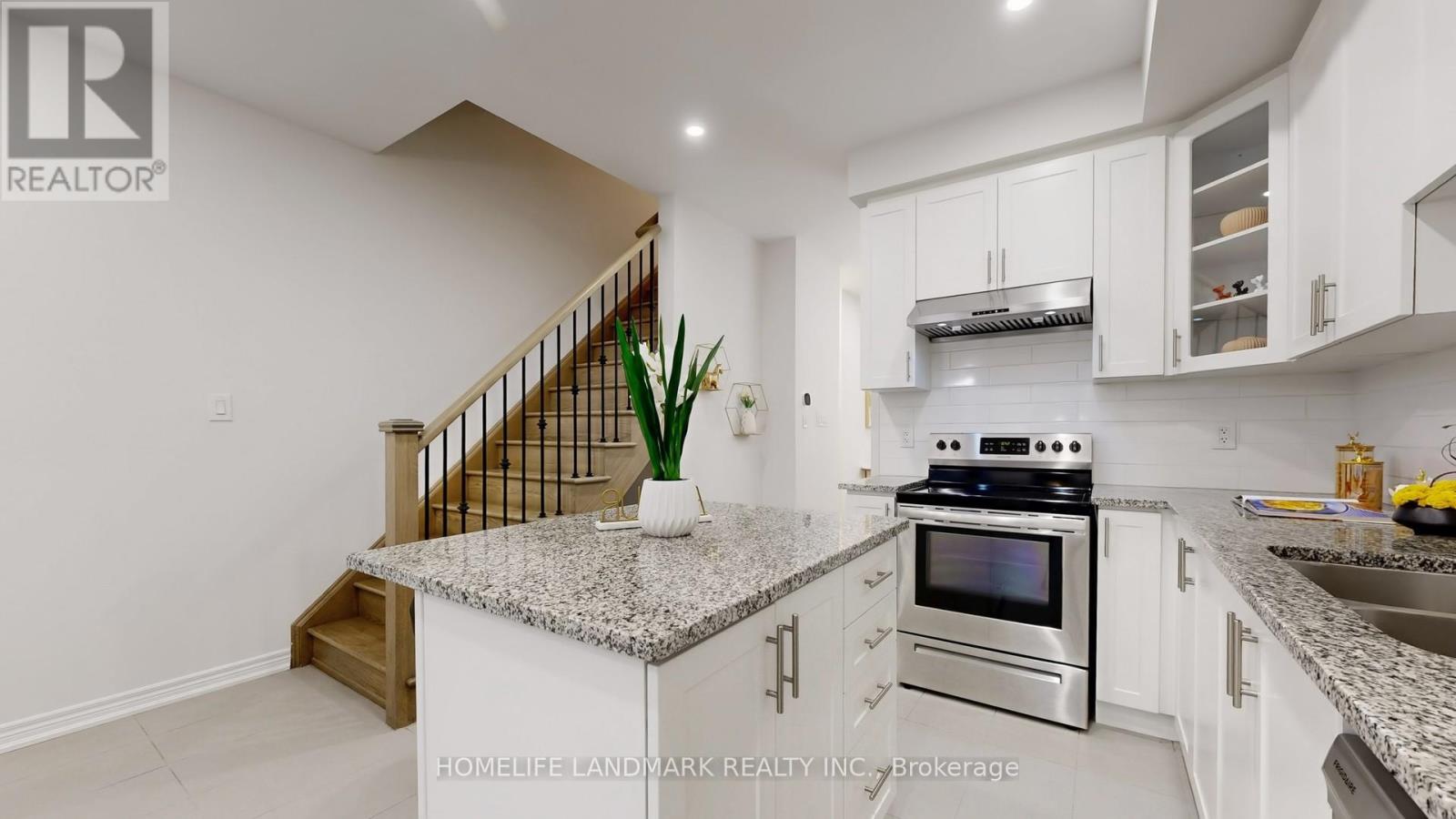 575 White's Hill Avenue, Markham, Ontario  L6B 1N9 - Photo 12 - N12455852