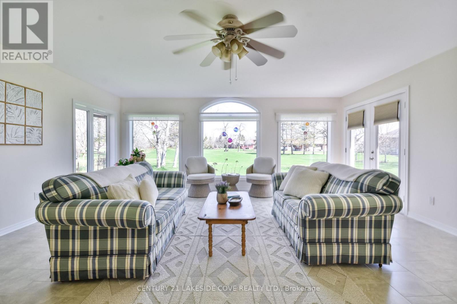 121 Bayshore Drive, Ramara, Ontario  L0K 1B0 - Photo 4 - S12432863
