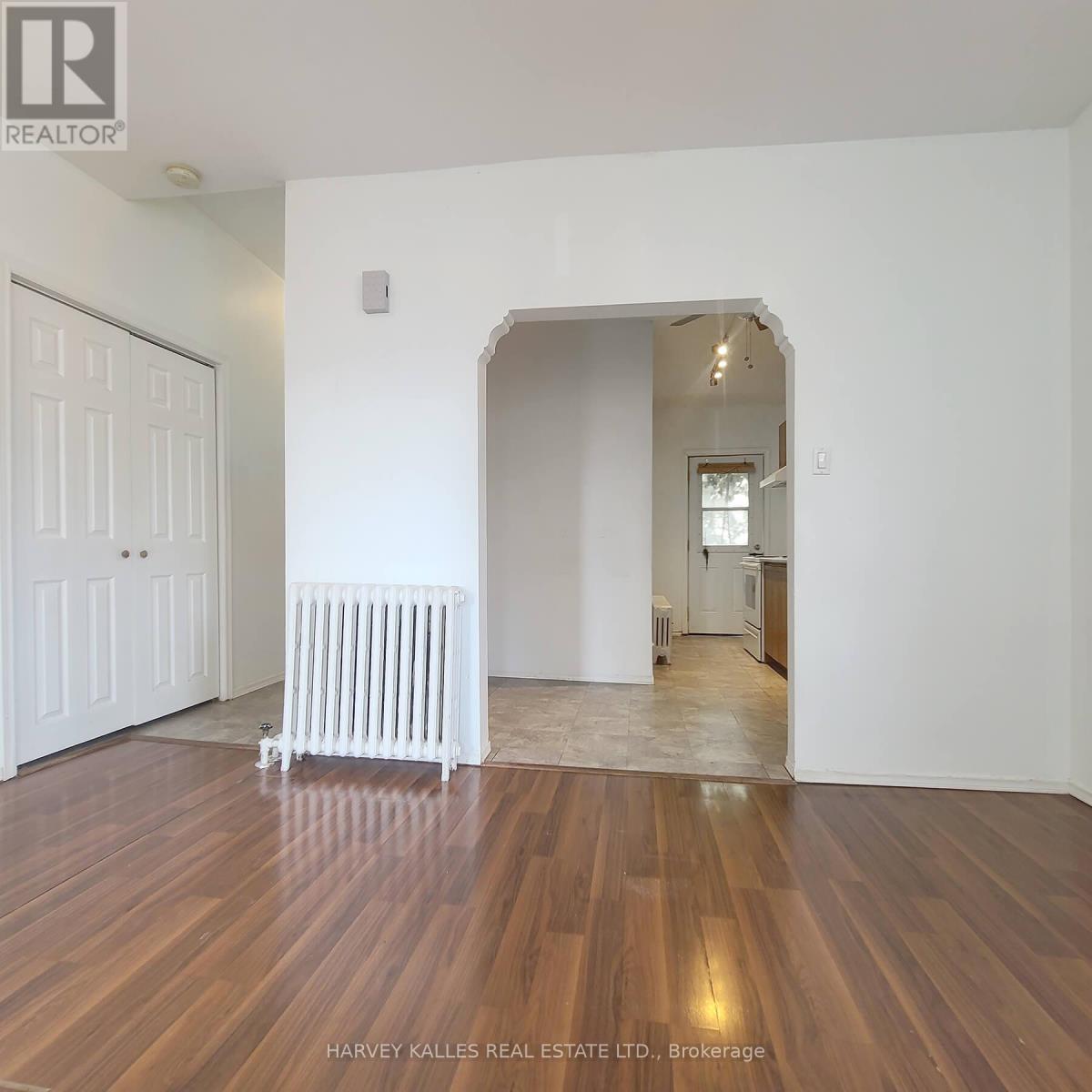 2nd Floor - 206 Augusta Avenue, Toronto, Ontario  M5T 2L6 - Photo 5 - C12456098