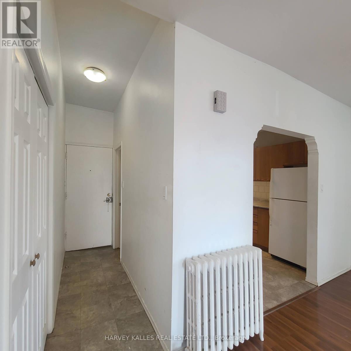 2nd Floor - 206 Augusta Avenue, Toronto, Ontario  M5T 2L6 - Photo 6 - C12456098