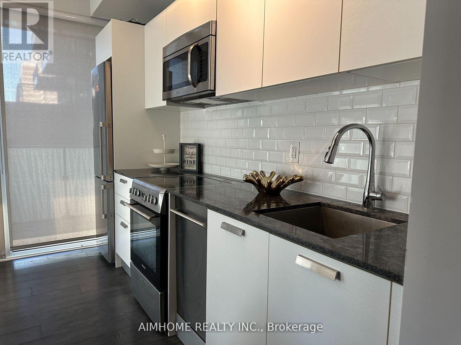 704 - 42 Charles Street E, Toronto, Ontario  M4Y 1T4 - Photo 4 - C12456149