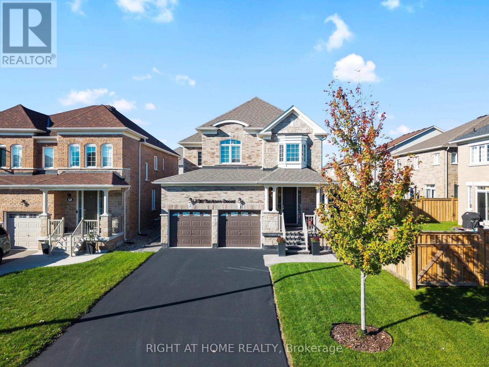 4 BILL HUTCHINSON CRESCENT, Clarington, Ontario