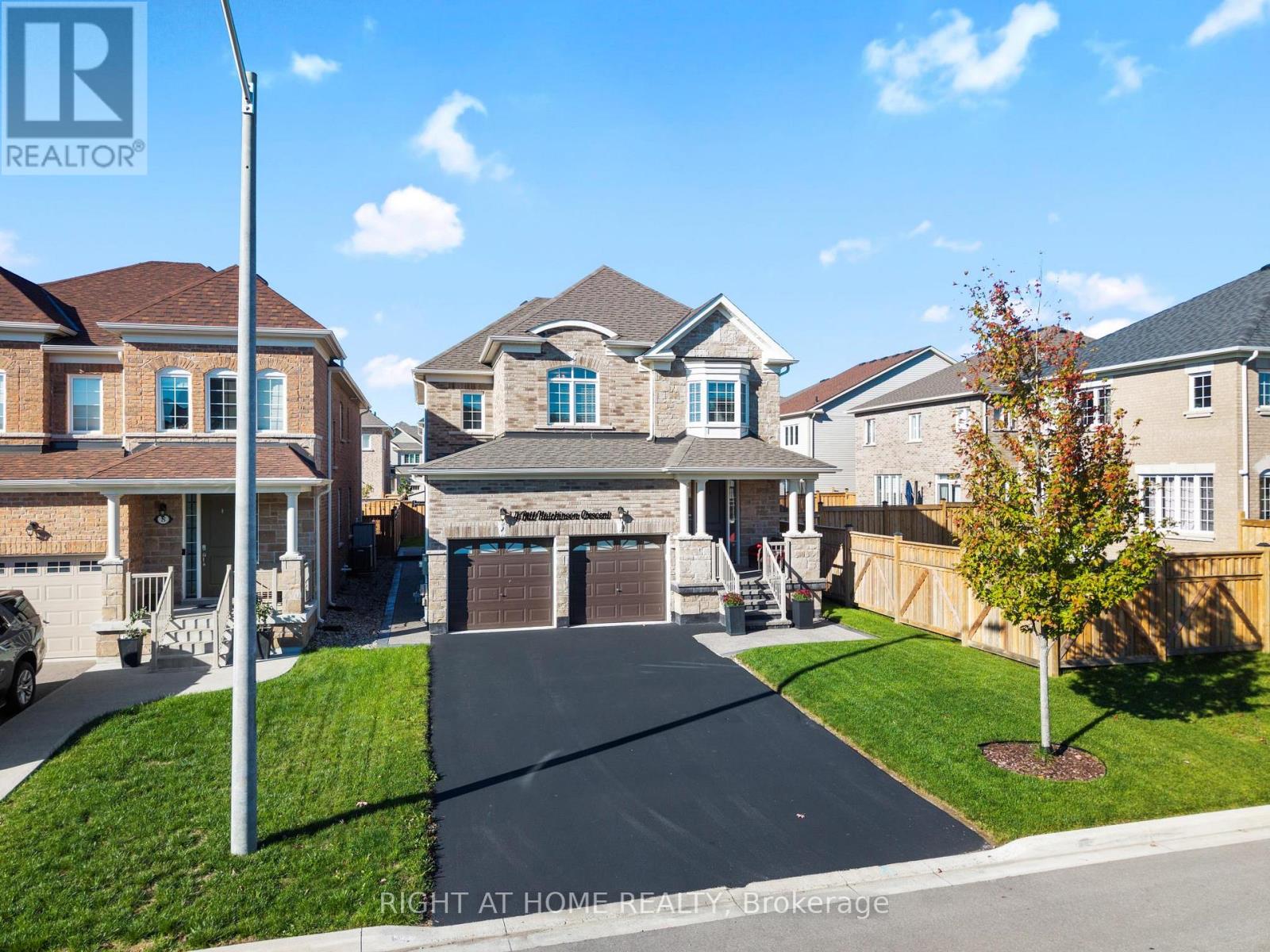 4 Bill Hutchinson Crescent, Clarington, Ontario  L1C 7E1 - Photo 2 - E12456115
