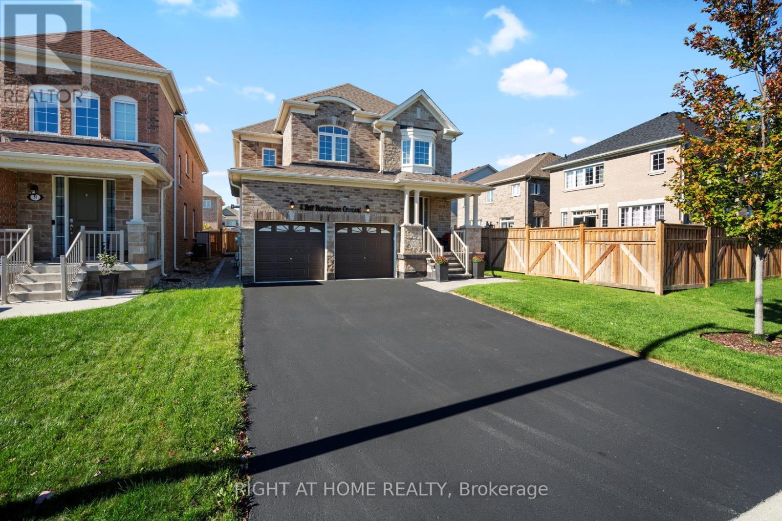4 Bill Hutchinson Crescent, Clarington, Ontario  L1C 7E1 - Photo 3 - E12456115
