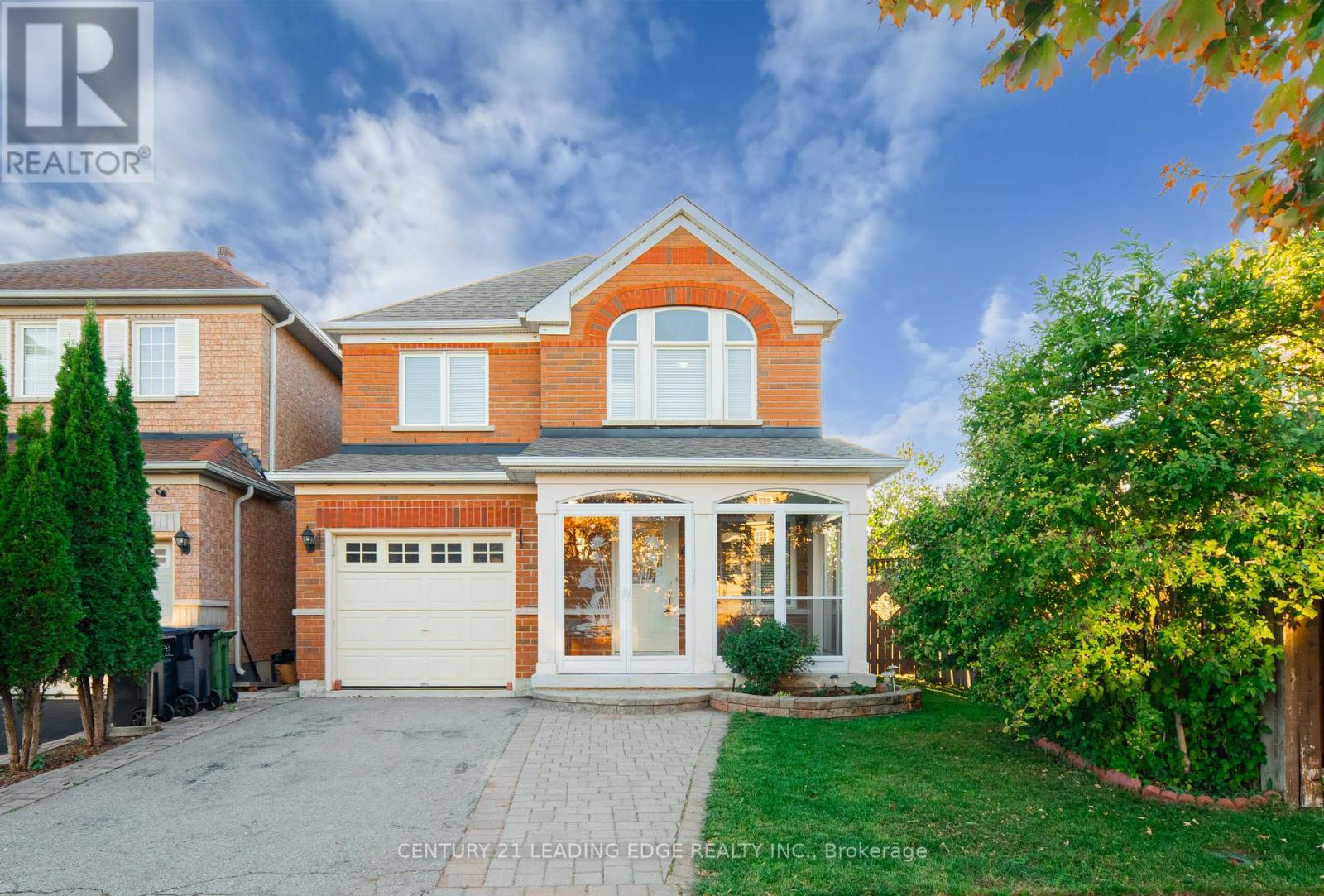 4 GLACIER CRESCENT, Toronto, Ontario