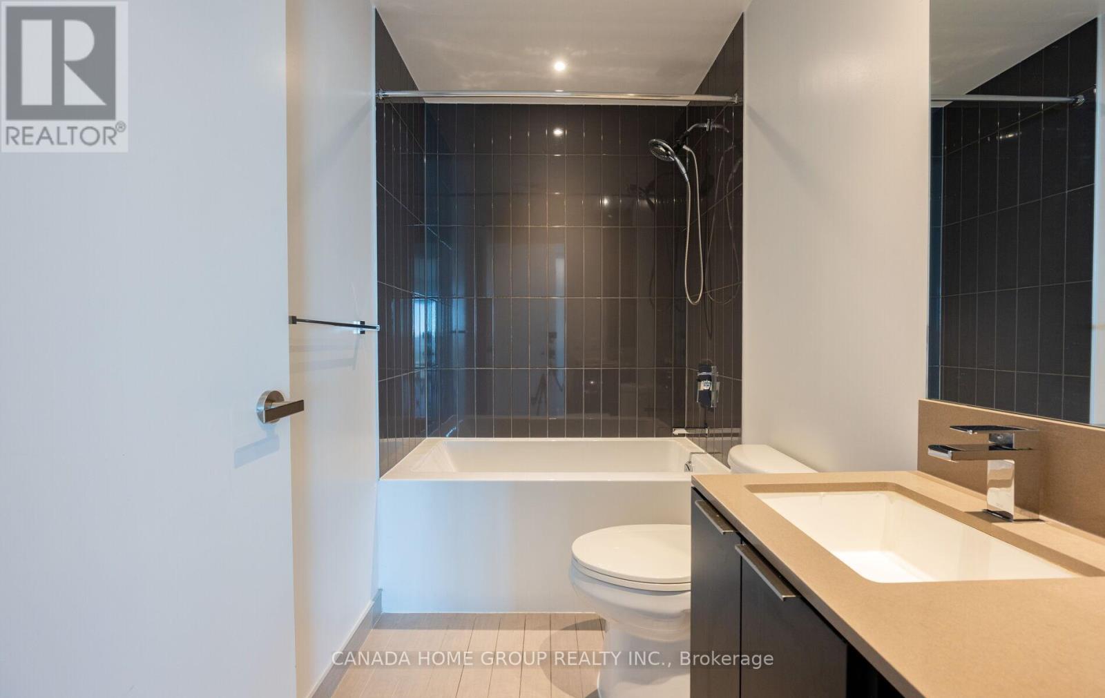 5510 - 3900 Confederation Parkway, Mississauga, Ontario  L5B 0M3 - Photo 18 - W12389550