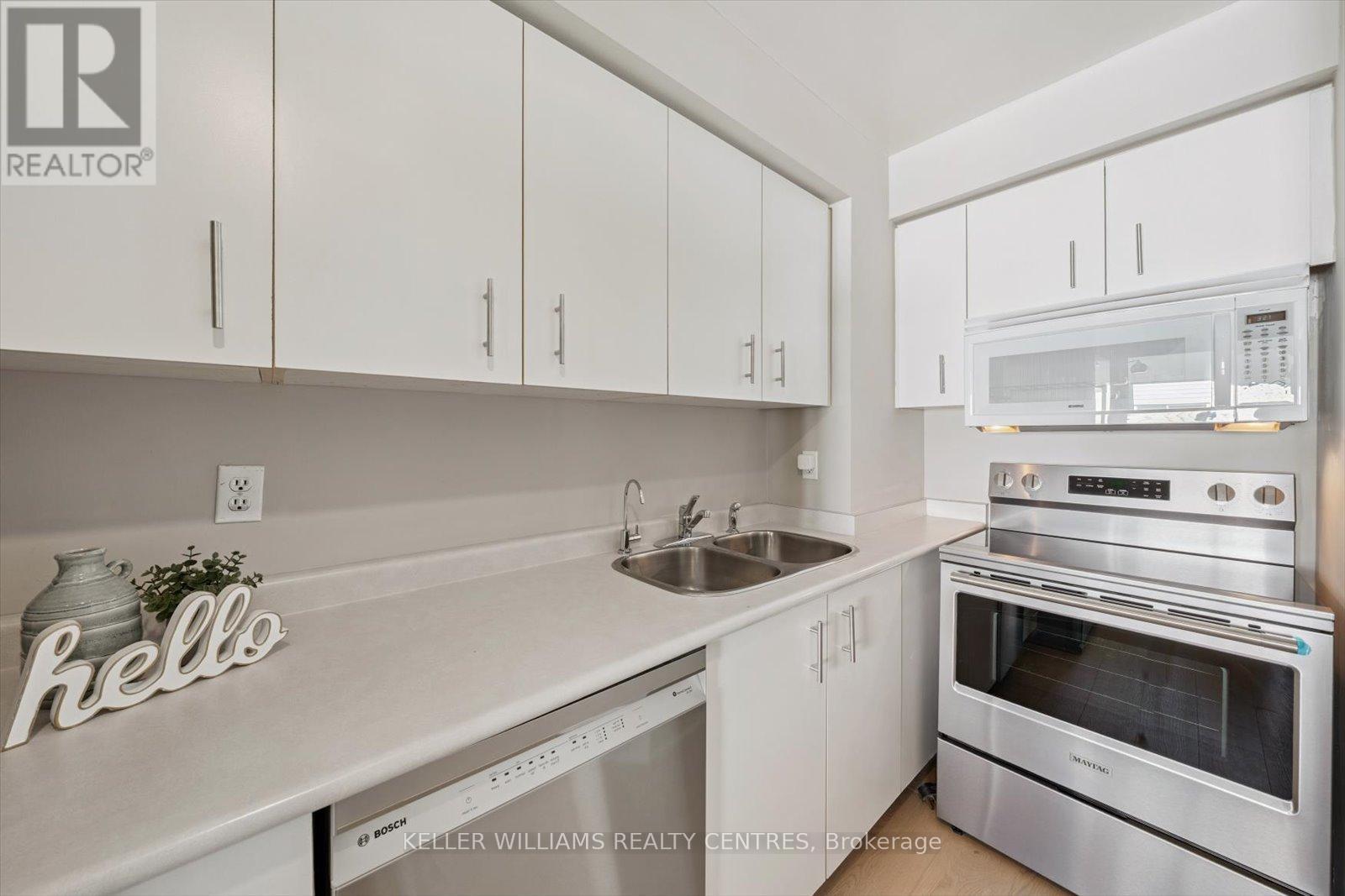 597 Gibney Crescent, Newmarket, Ontario  L3X 1Y3 - Photo 4 - N12456077