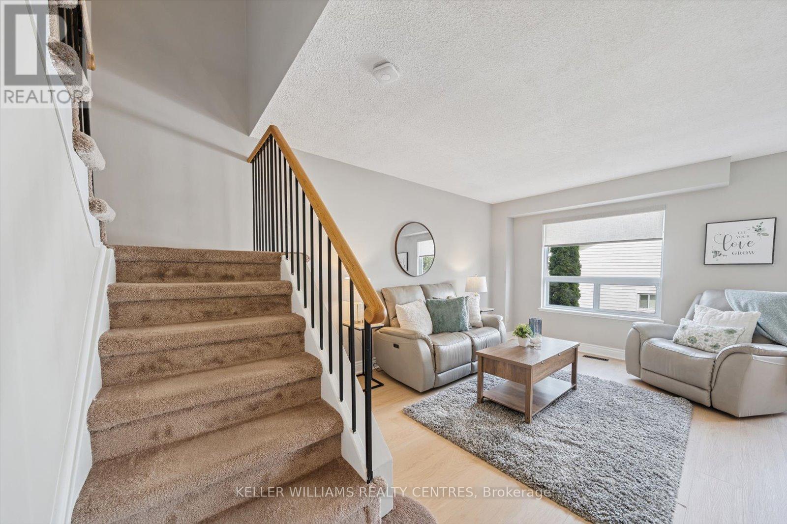 597 Gibney Crescent, Newmarket, Ontario  L3X 1Y3 - Photo 9 - N12456077