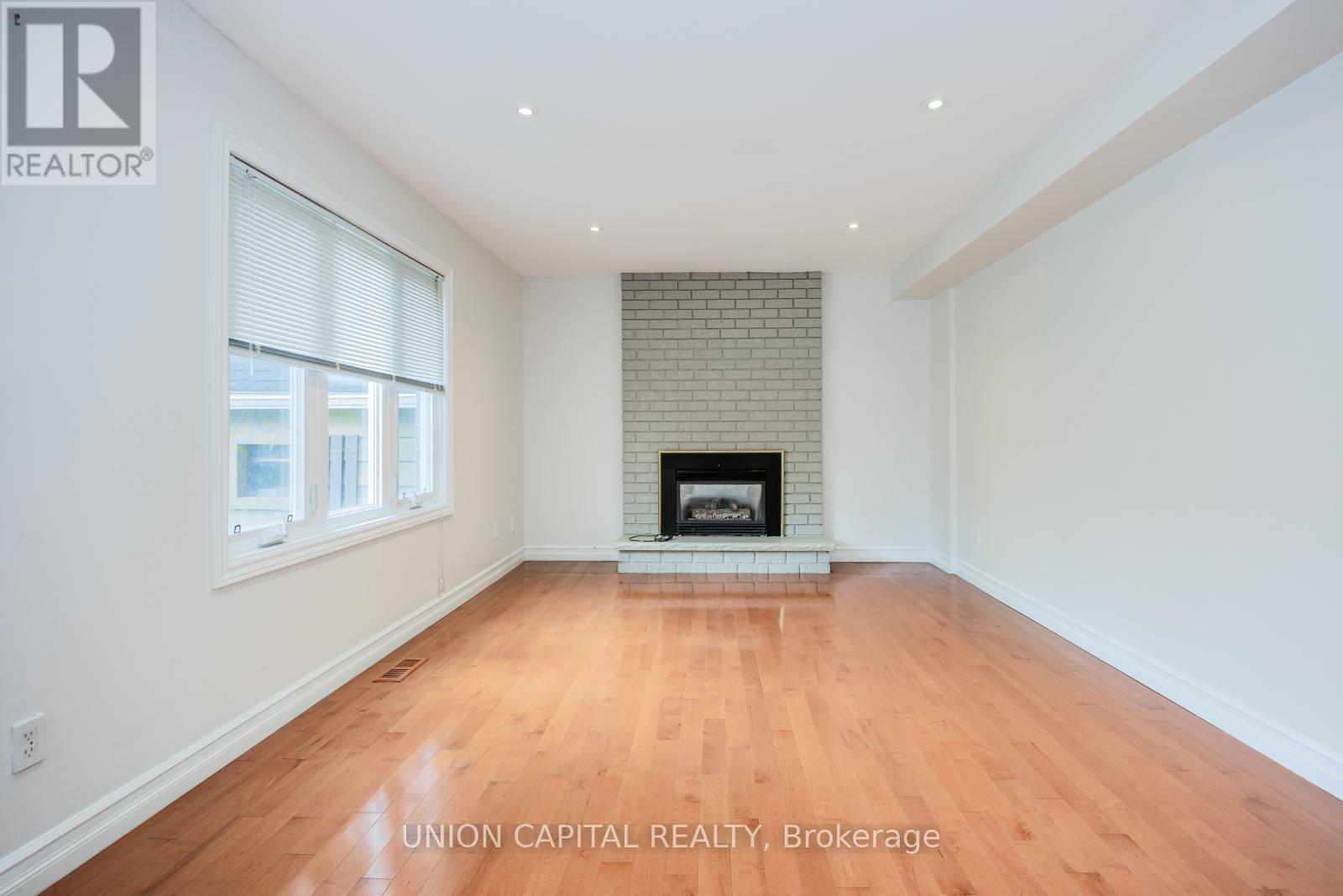 82 Old Yonge Street, Aurora, Ontario  L4G 6C7 - Photo 3 - N12456083