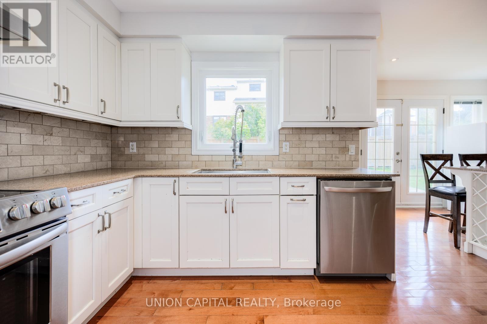 82 Old Yonge Street, Aurora, Ontario  L4G 6C7 - Photo 6 - N12456083