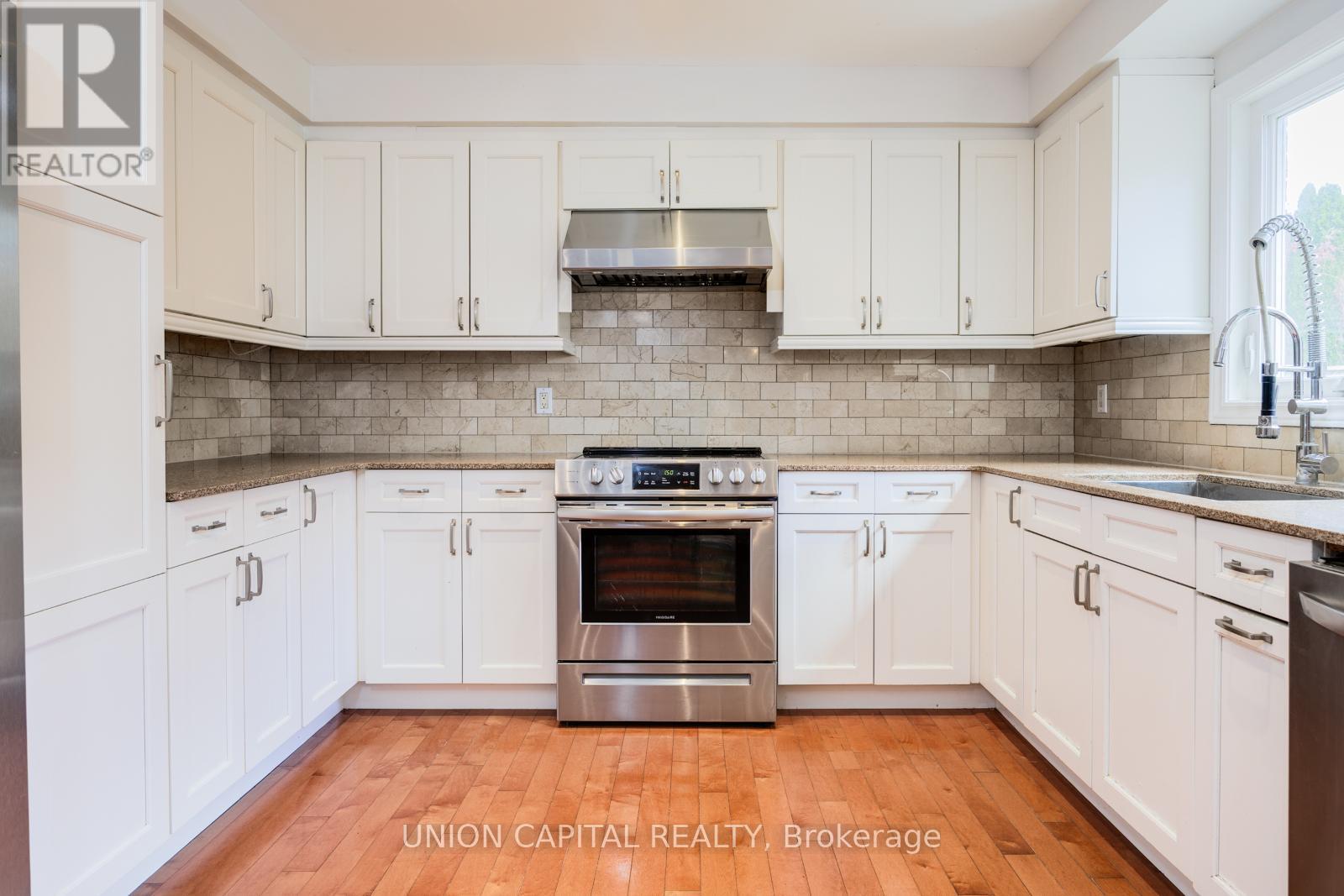 82 Old Yonge Street, Aurora, Ontario  L4G 6C7 - Photo 7 - N12456083