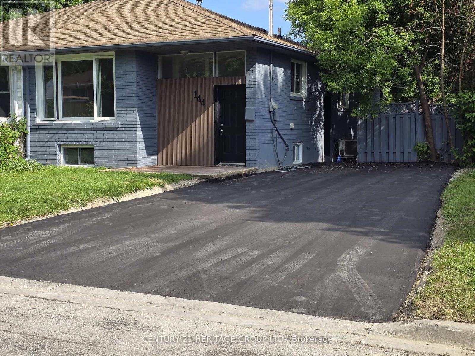 144 MAURICE COURT, Newmarket, Ontario