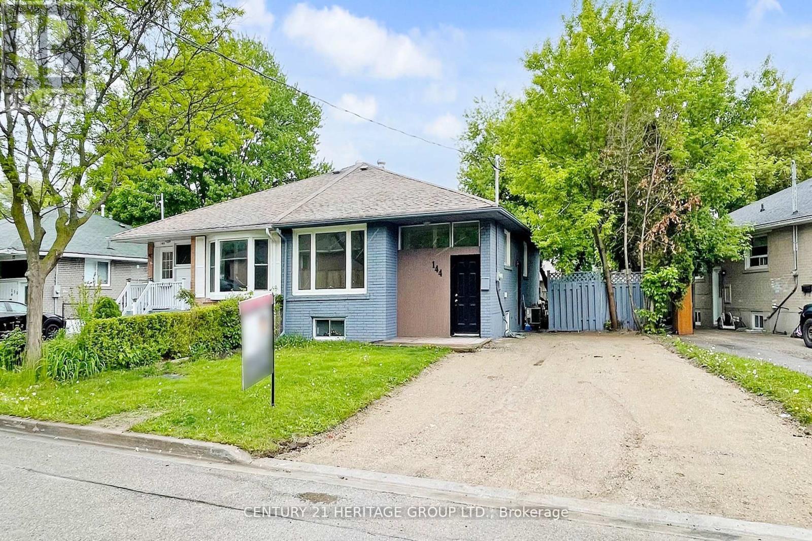 144 Maurice Court, Newmarket (Bristol-London), Ontario  L3Y 2W2 - Photo 3 - N12456103