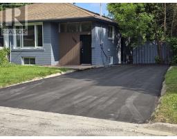 144 MAURICE COURT, Newmarket, Ontario