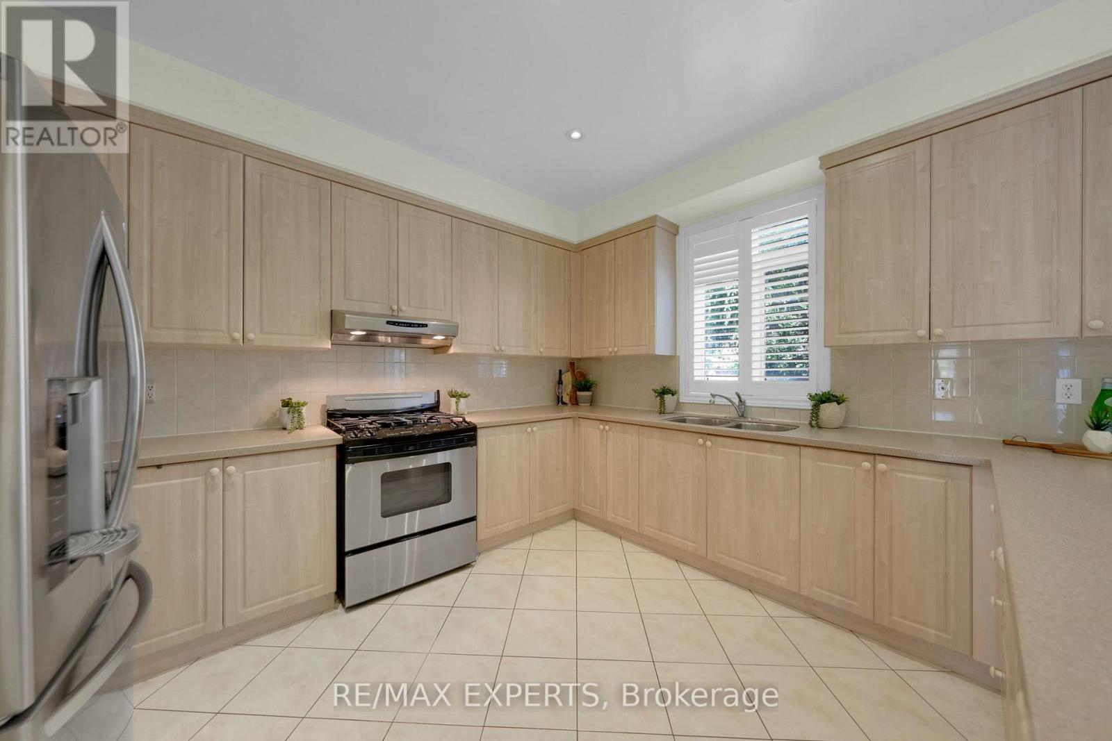 119 Vellore Avenue, Vaughan (Vellore Village), Ontario  L4H 2W4 - Photo 12 - N12456111