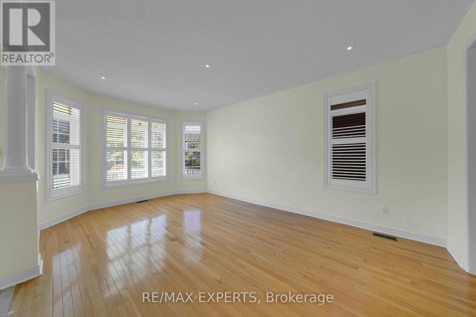 119 Vellore Avenue, Vaughan (Vellore Village), Ontario  L4H 2W4 - Photo 17 - N12456111