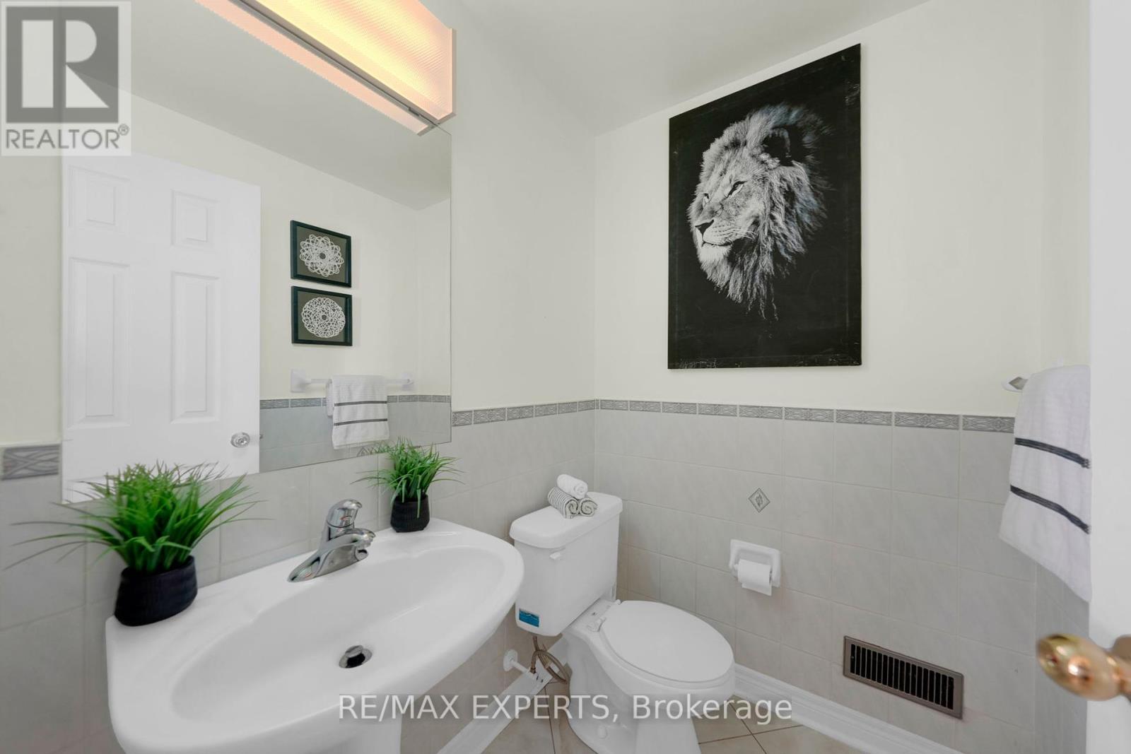 119 Vellore Avenue, Vaughan (Vellore Village), Ontario  L4H 2W4 - Photo 24 - N12456111