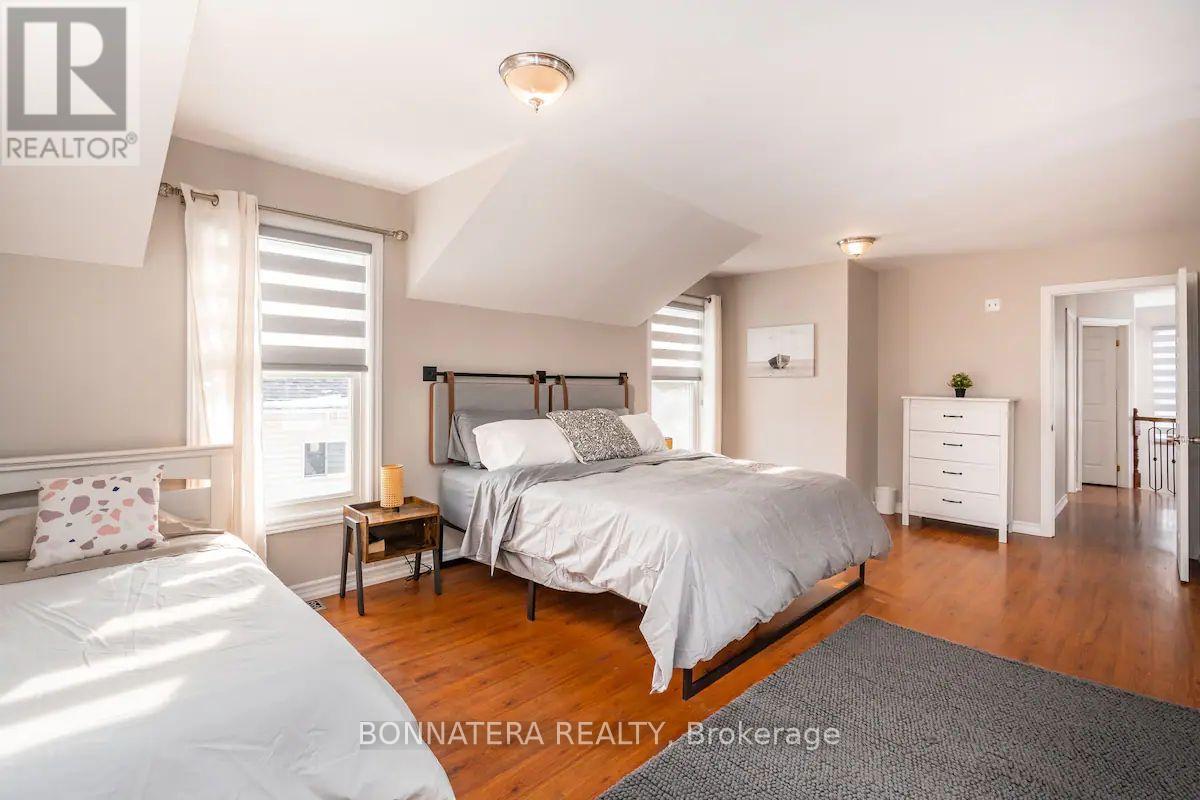 687 Innisfil Beach Road, Innisfil, Ontario  L0L 2M0 - Photo 18 - N12456146