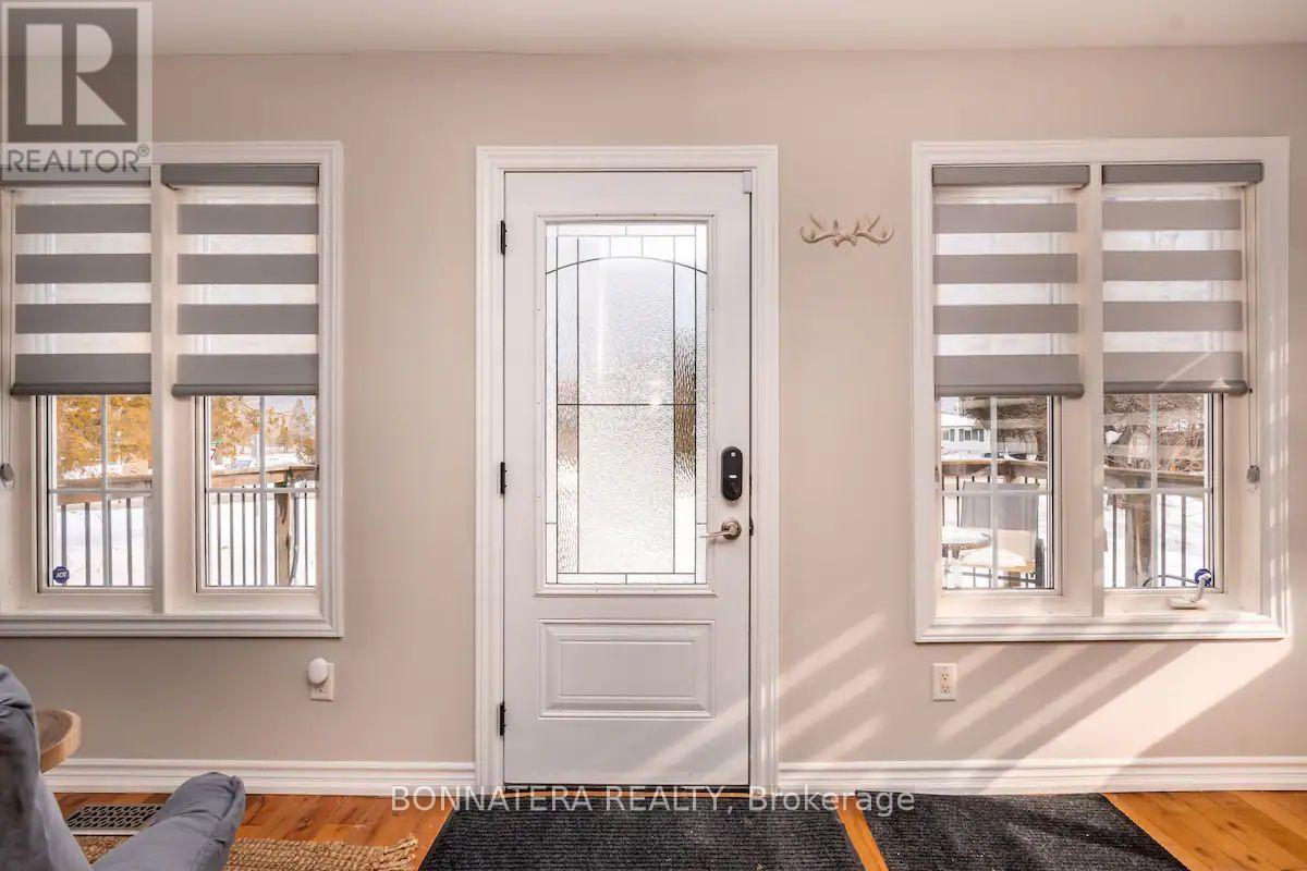 687 Innisfil Beach Road, Innisfil, Ontario  L0L 2M0 - Photo 2 - N12456146