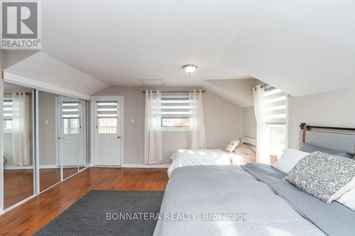 687 Innisfil Beach Road, Innisfil, Ontario  L0L 2M0 - Photo 20 - N12456146