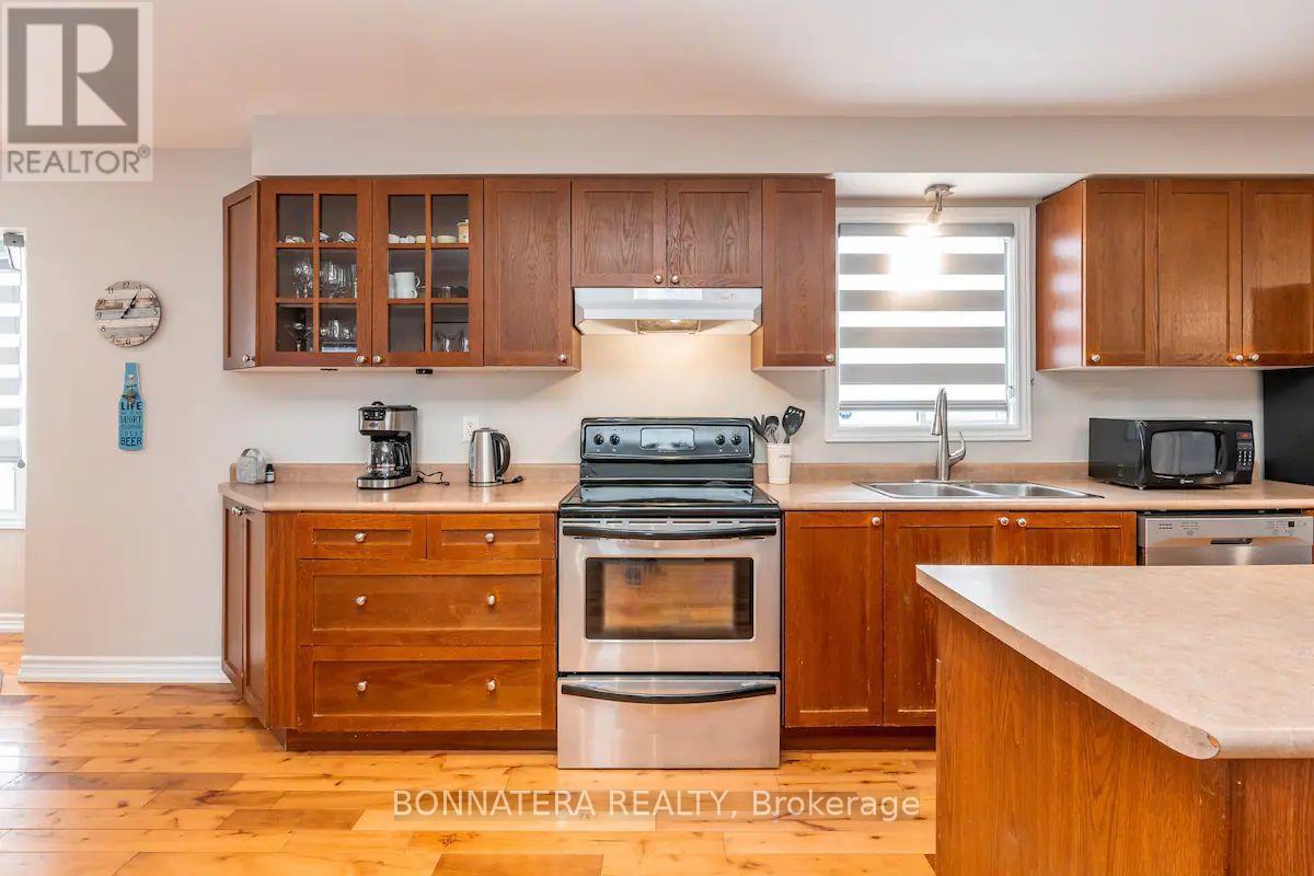 687 Innisfil Beach Road, Innisfil, Ontario  L0L 2M0 - Photo 7 - N12456146