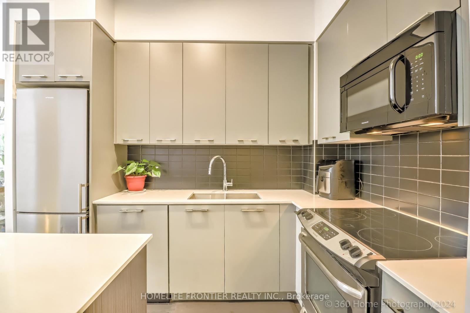 344 - 9471 Yonge Street, Richmond Hill, Ontario  L4C 1V4 - Photo 2 - N12456157