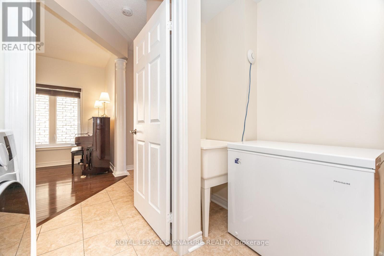 81 Paperbark Avenue, Vaughan, Ontario  L6A 0Y2 - Photo 25 - N12456175