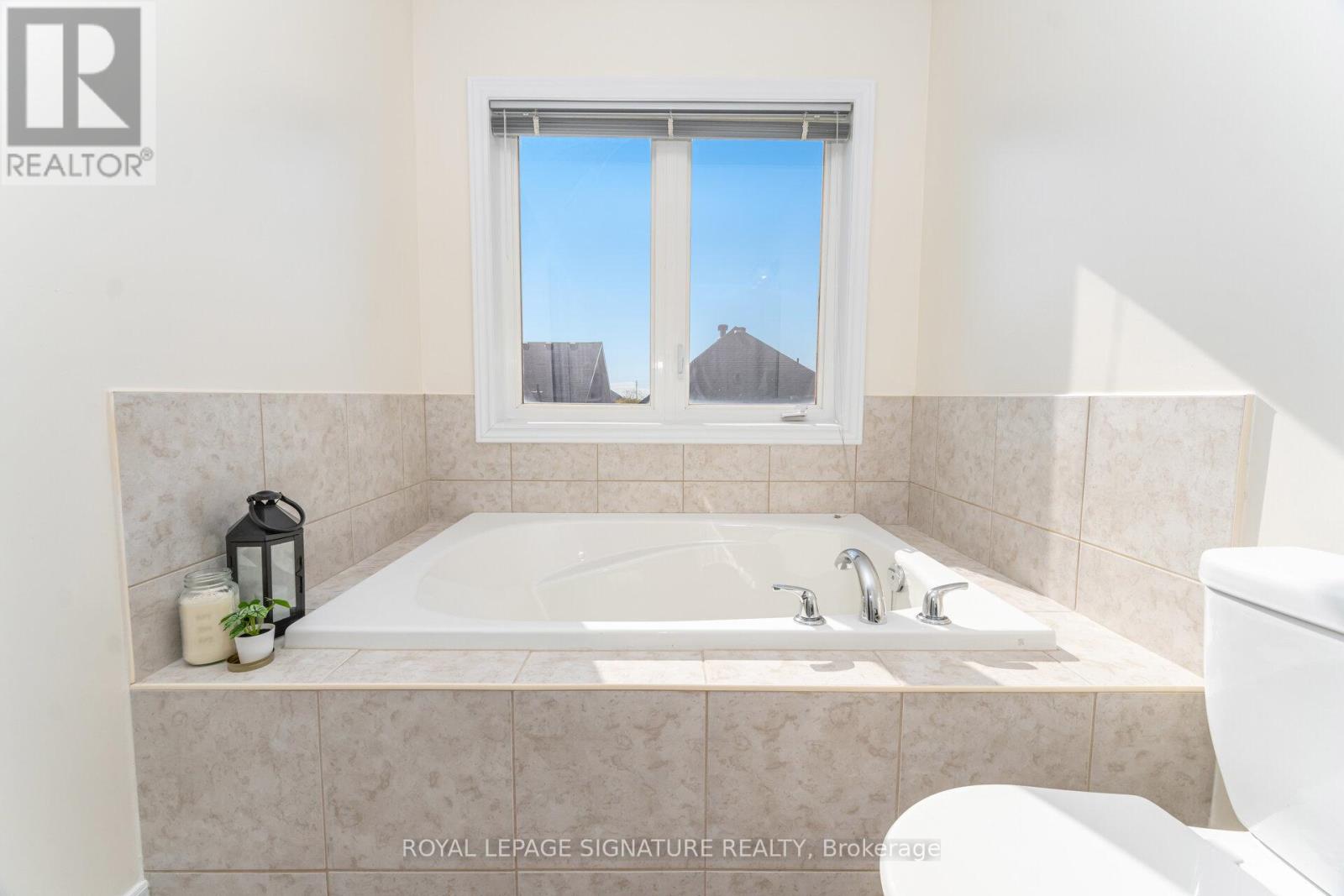 81 Paperbark Avenue, Vaughan, Ontario  L6A 0Y2 - Photo 38 - N12456175