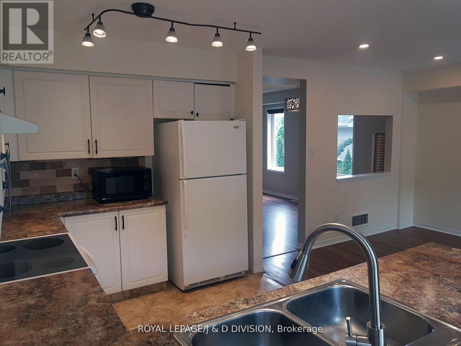 554 Heddle Crescent, Newmarket, Ontario  L3X 2K7 - Photo 10 - N12456183