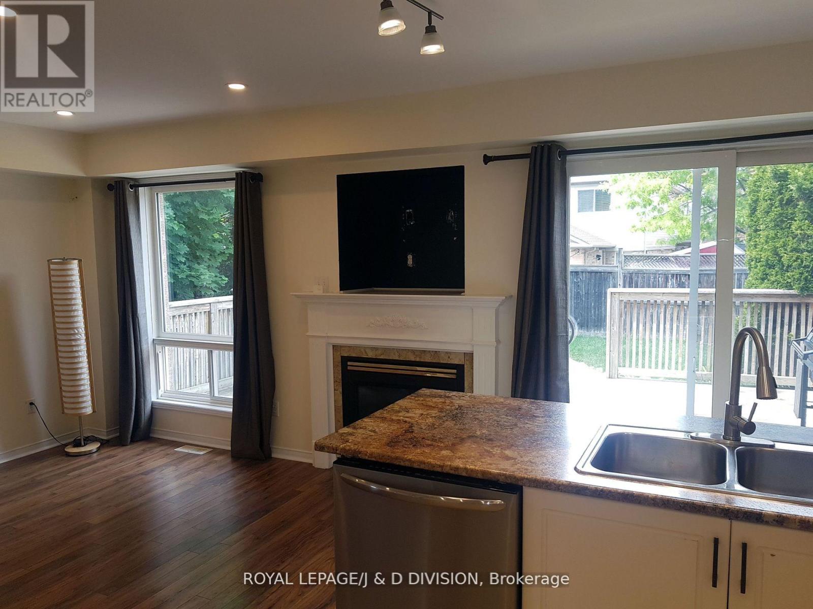 554 Heddle Crescent, Newmarket, Ontario  L3X 2K7 - Photo 12 - N12456183