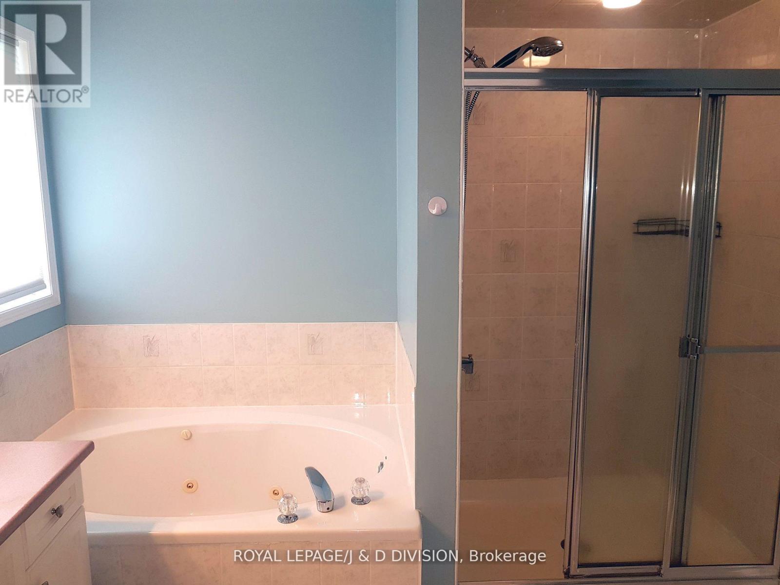 554 Heddle Crescent, Newmarket, Ontario  L3X 2K7 - Photo 24 - N12456183