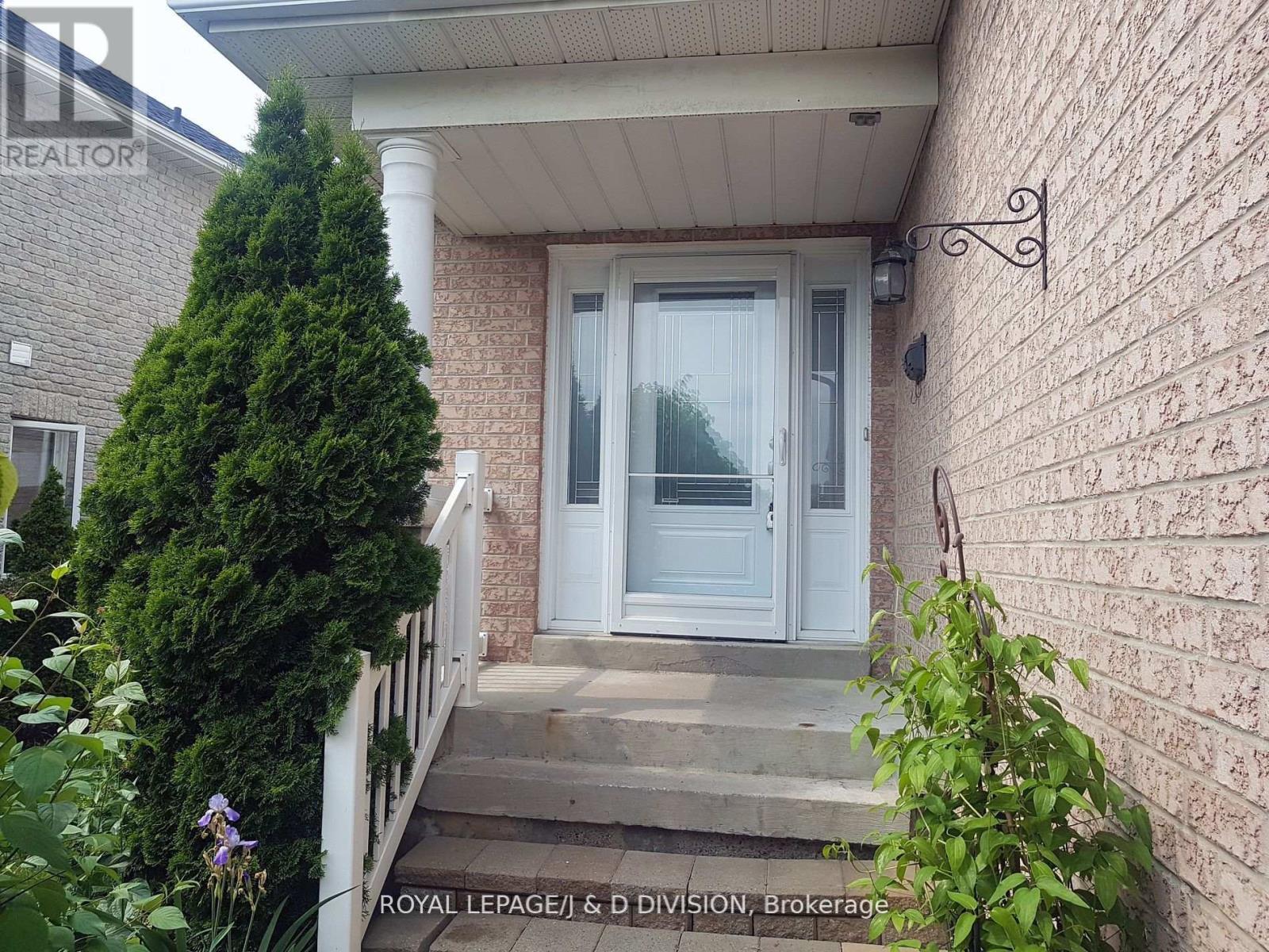 554 Heddle Crescent, Newmarket, Ontario  L3X 2K7 - Photo 3 - N12456183