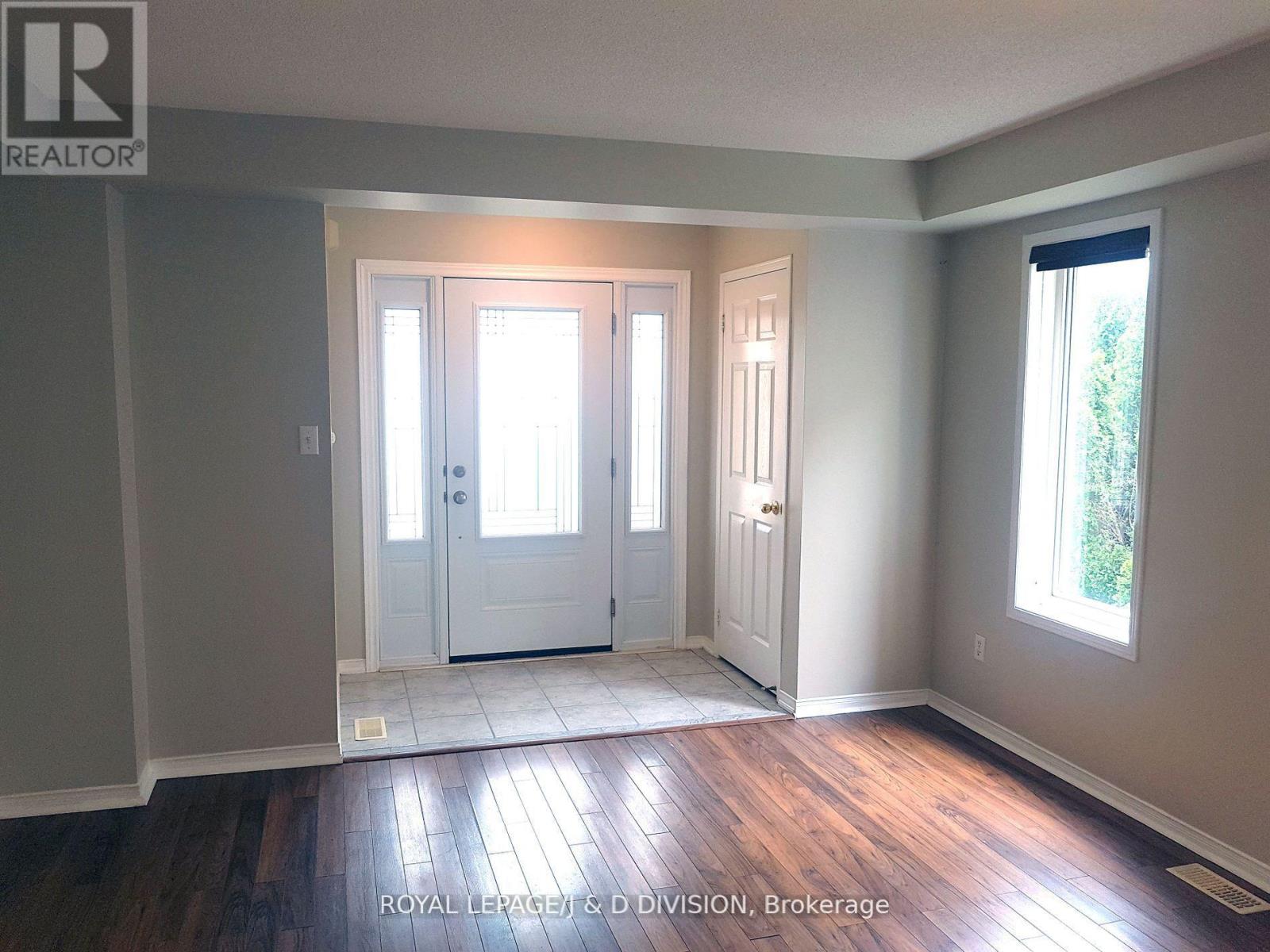 554 Heddle Crescent, Newmarket, Ontario  L3X 2K7 - Photo 4 - N12456183