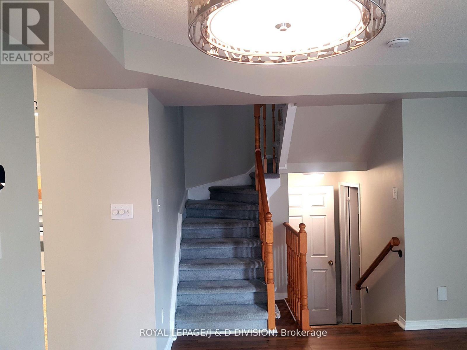 554 Heddle Crescent, Newmarket, Ontario  L3X 2K7 - Photo 5 - N12456183