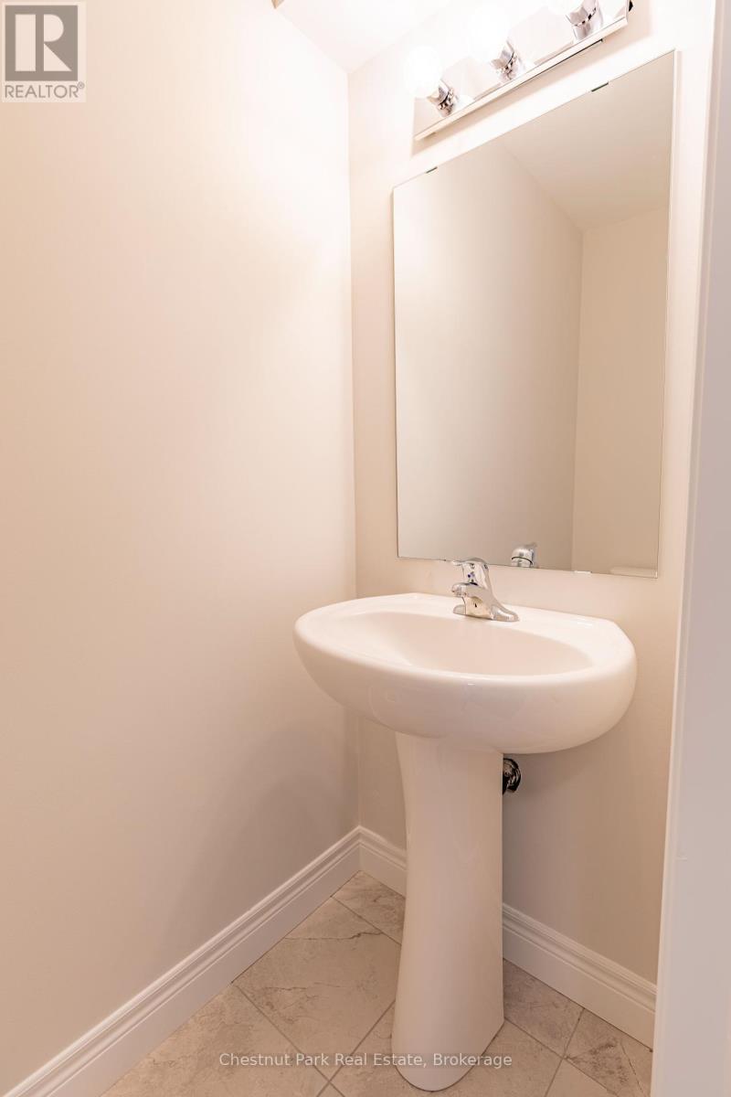 10 Mcconnell Crescent, Bracebridge (Macaulay), Ontario  P1L 0N7 - Photo 10 - X12456281