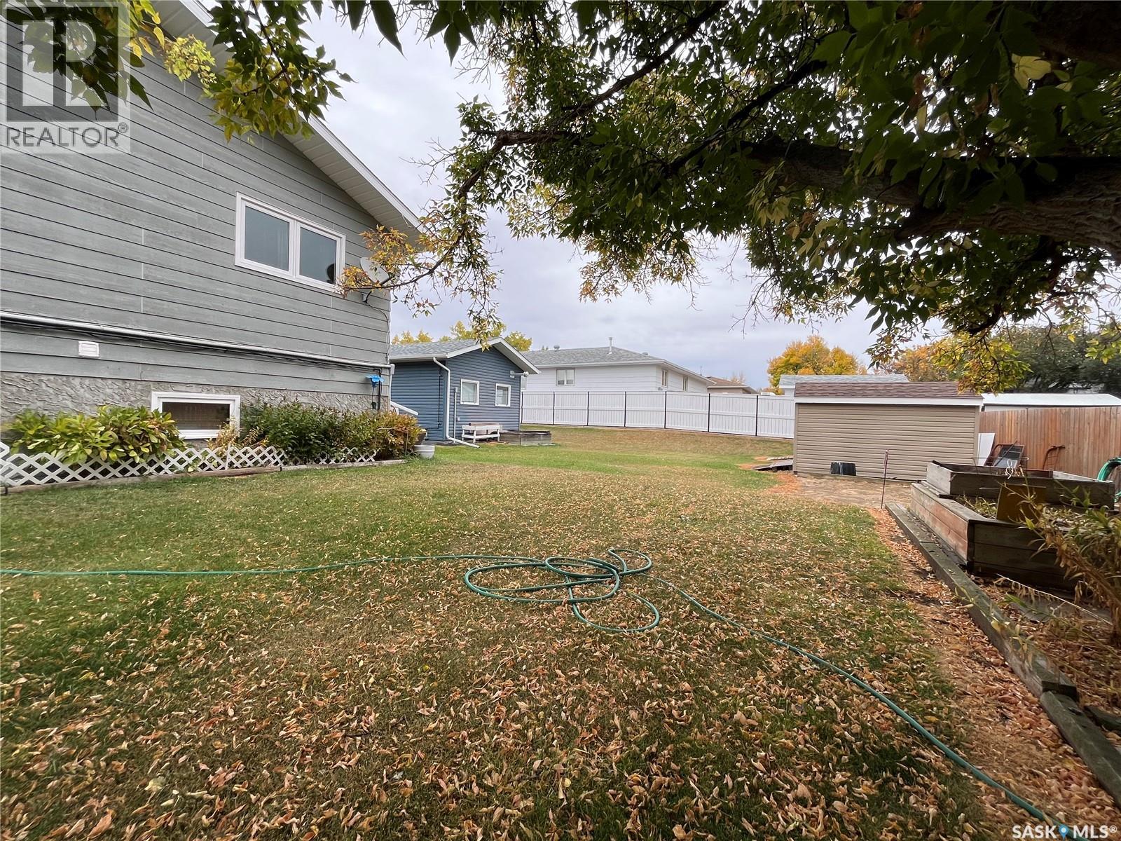 11 2nd Avenue W, Maple Creek, Saskatchewan  S0N 1N0 - Photo 46 - SK020089