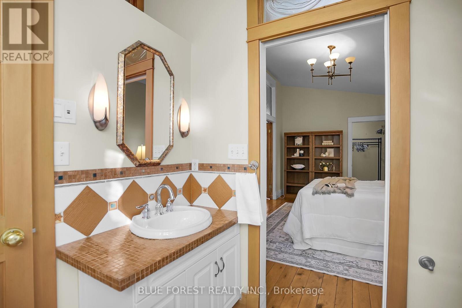 281 Cathcart Street, London South, Ontario  N6C 3N6 - Photo 12 - X12456255