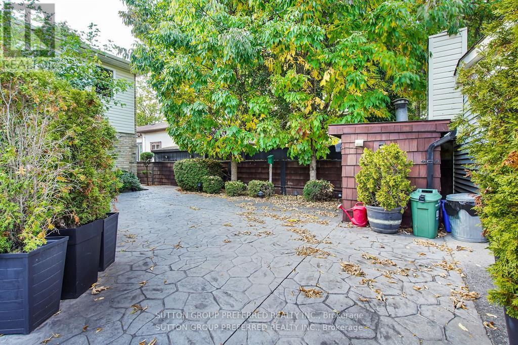 694 Colborne Street, London East (East F), Ontario  N6A 3Z5 - Photo 39 - X12456271