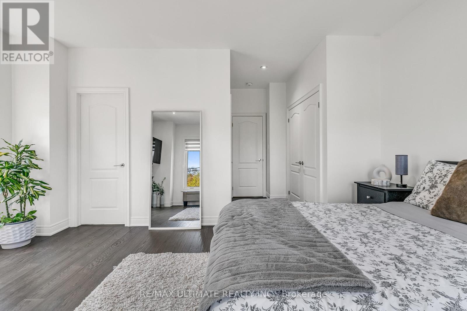 420 Harvie Avenue, Toronto, Ontario  M6E 4L8 - Photo 16 - W12456096