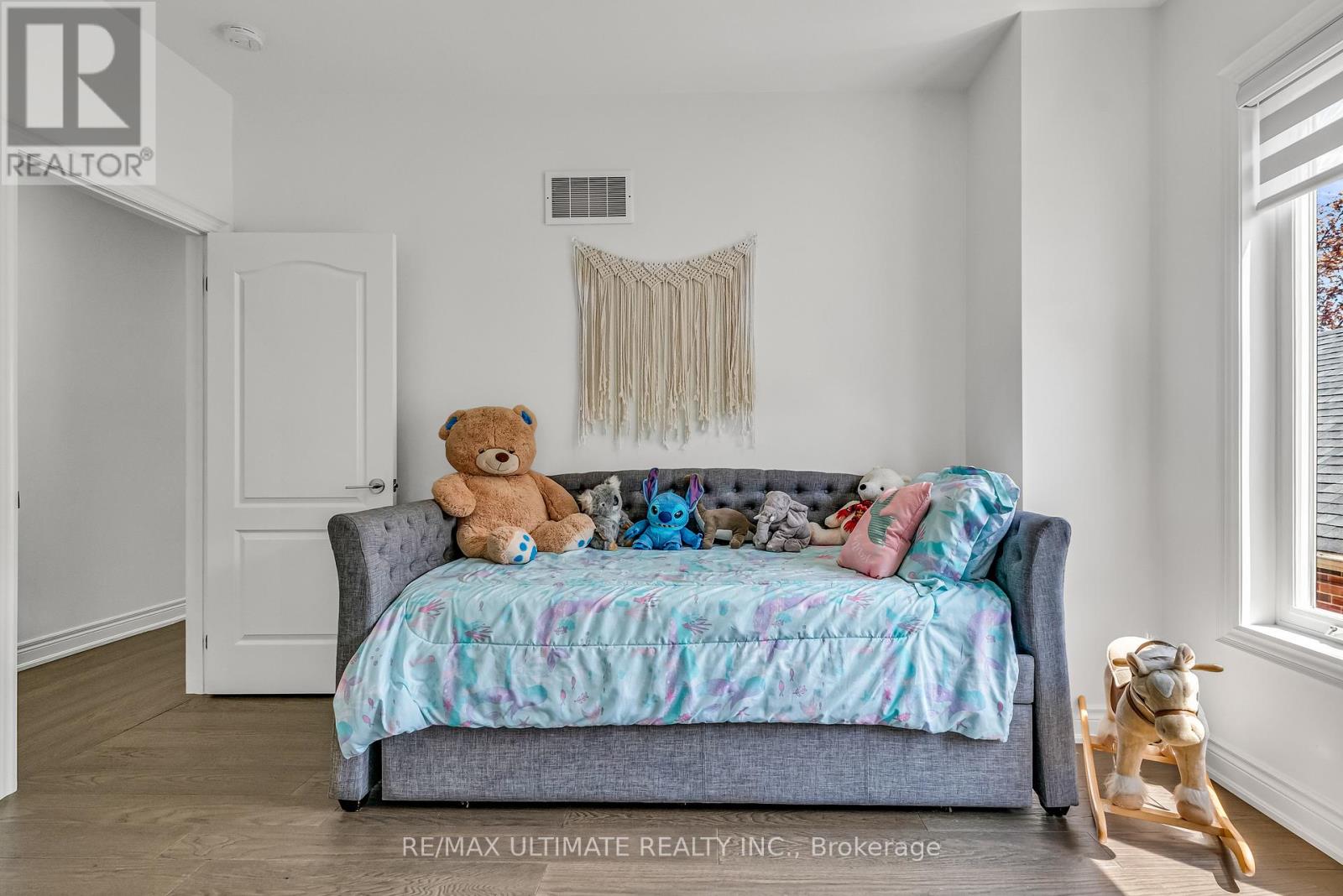 420 Harvie Avenue, Toronto, Ontario  M6E 4L8 - Photo 18 - W12456096