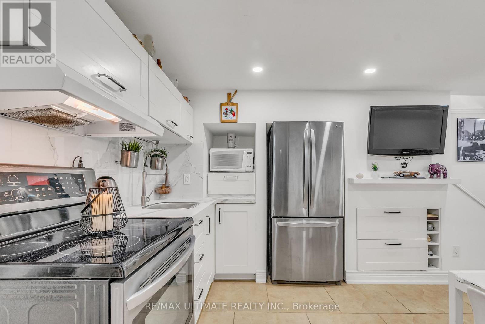 420 Harvie Avenue, Toronto, Ontario  M6E 4L8 - Photo 25 - W12456096