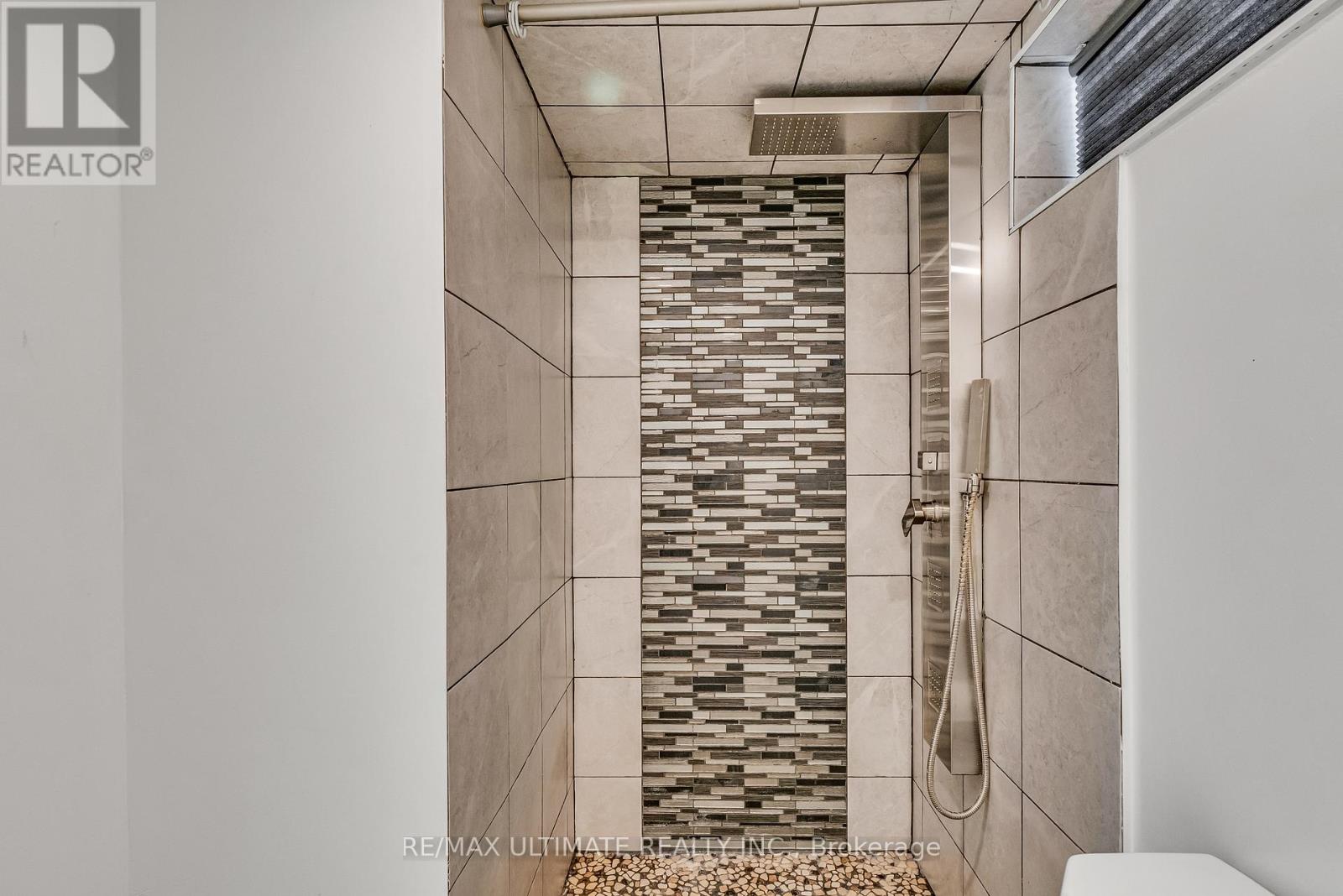420 Harvie Avenue, Toronto, Ontario  M6E 4L8 - Photo 29 - W12456096