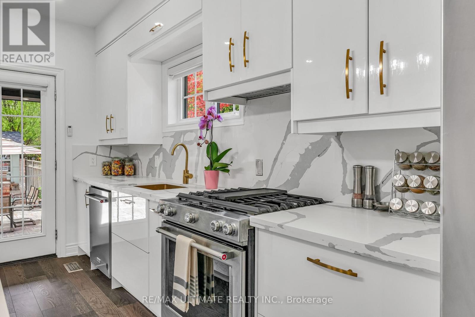 420 Harvie Avenue, Toronto, Ontario  M6E 4L8 - Photo 7 - W12456096