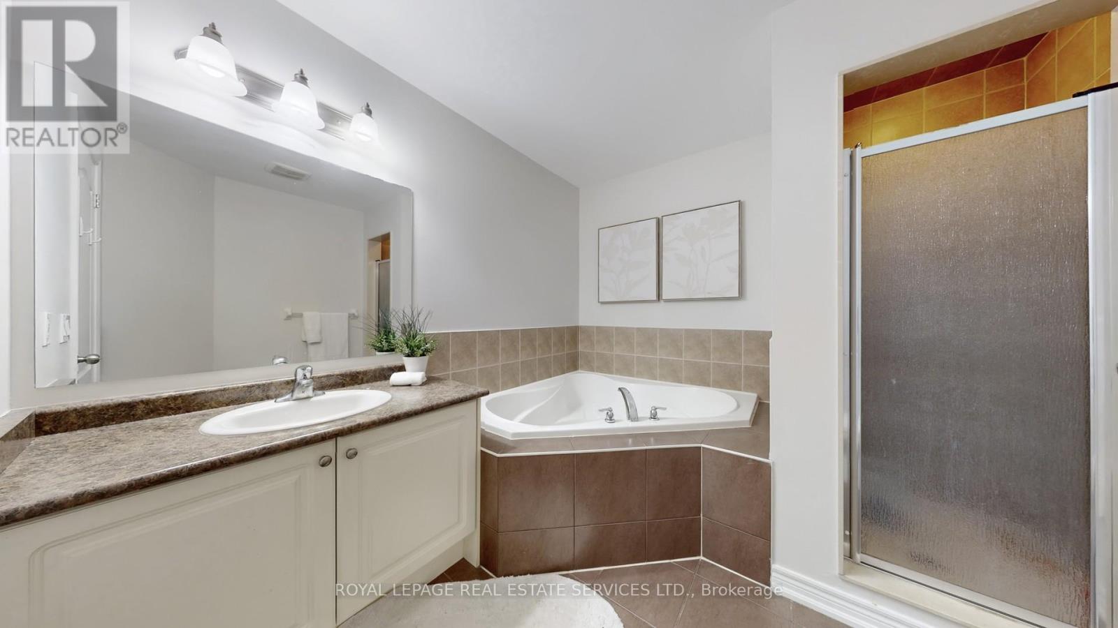828 Miltonbrook Crescent, Milton, Ontario  L9T 7P5 - Photo 14 - W12456104