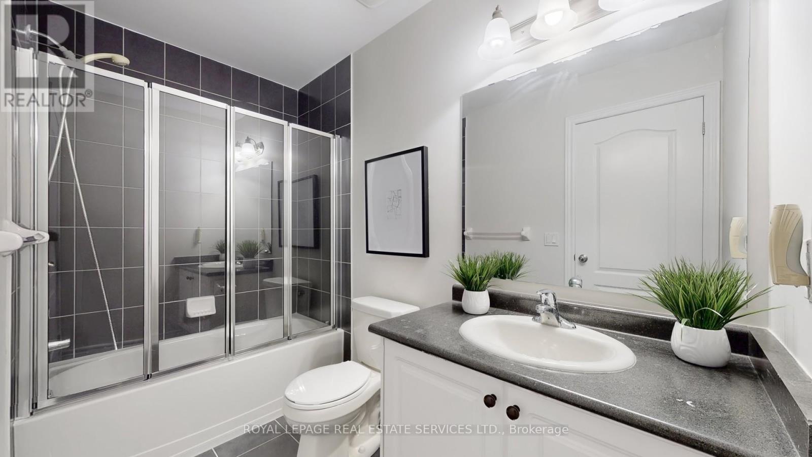 828 Miltonbrook Crescent, Milton, Ontario  L9T 7P5 - Photo 15 - W12456104