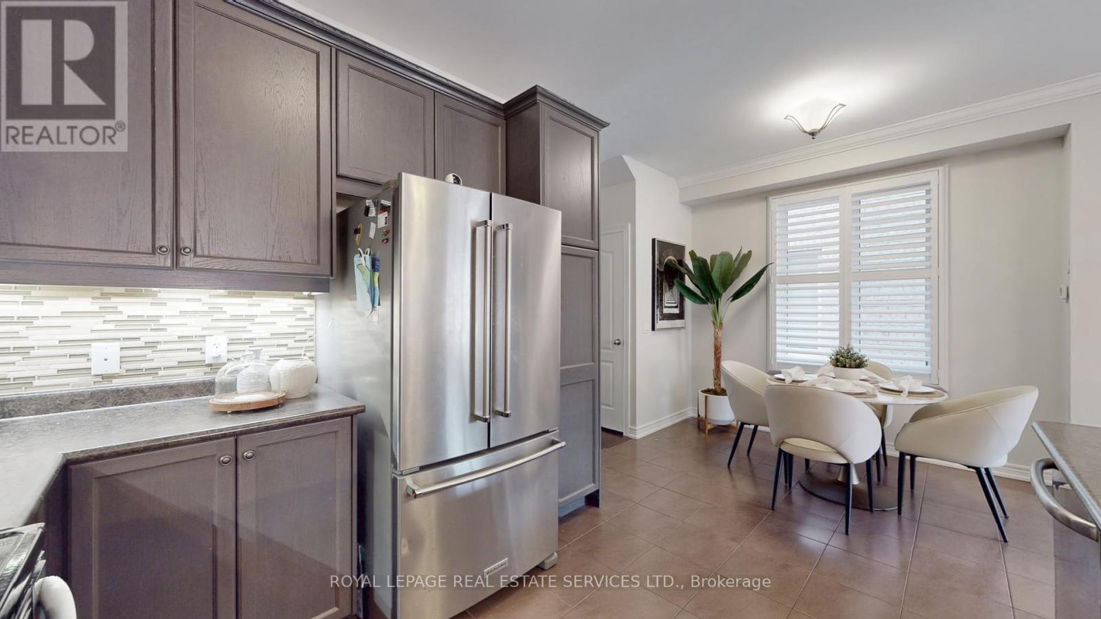 828 Miltonbrook Crescent, Milton, Ontario  L9T 7P5 - Photo 6 - W12456104