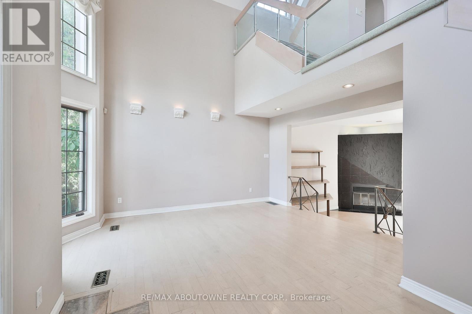 78 West River Street, Oakville, Ontario  L6L 3B5 - Photo 14 - W12456105